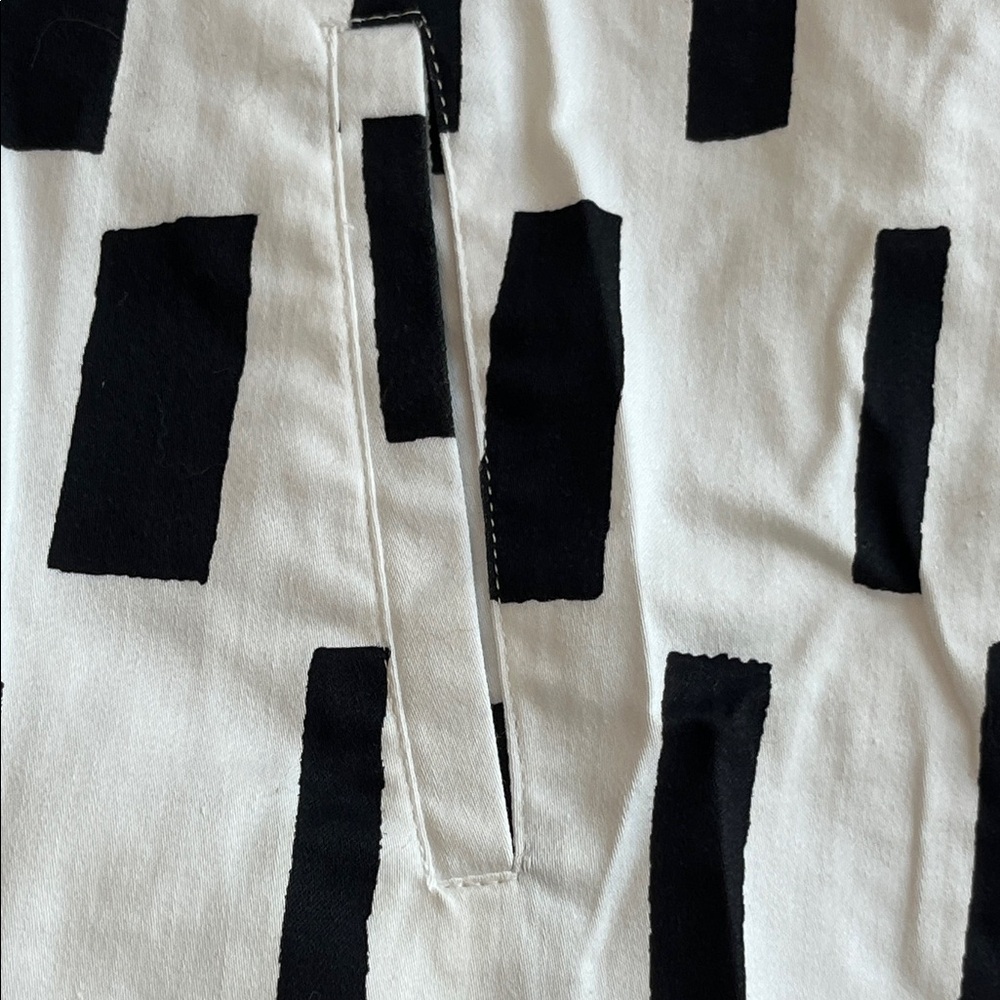 Luii Black and White Trench Coat - Picture 4 of 5